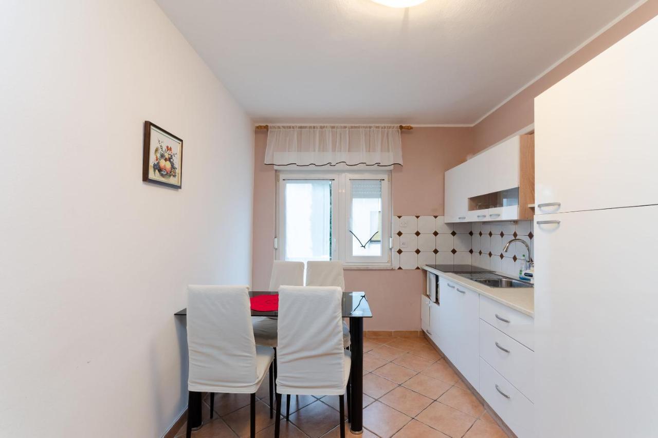 Apartments And Room Mirjana Dramalj Exterior photo
