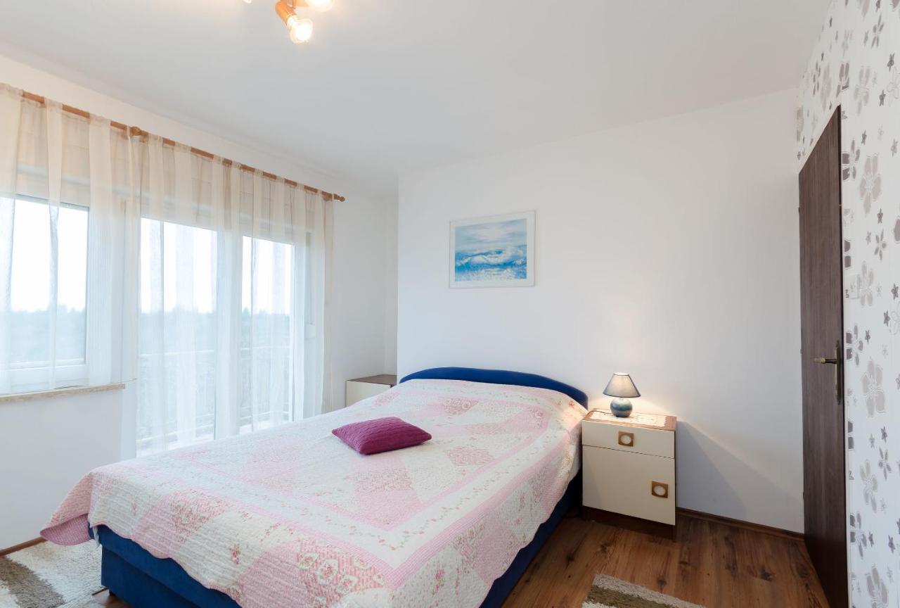 Apartments And Room Mirjana Dramalj Exterior photo