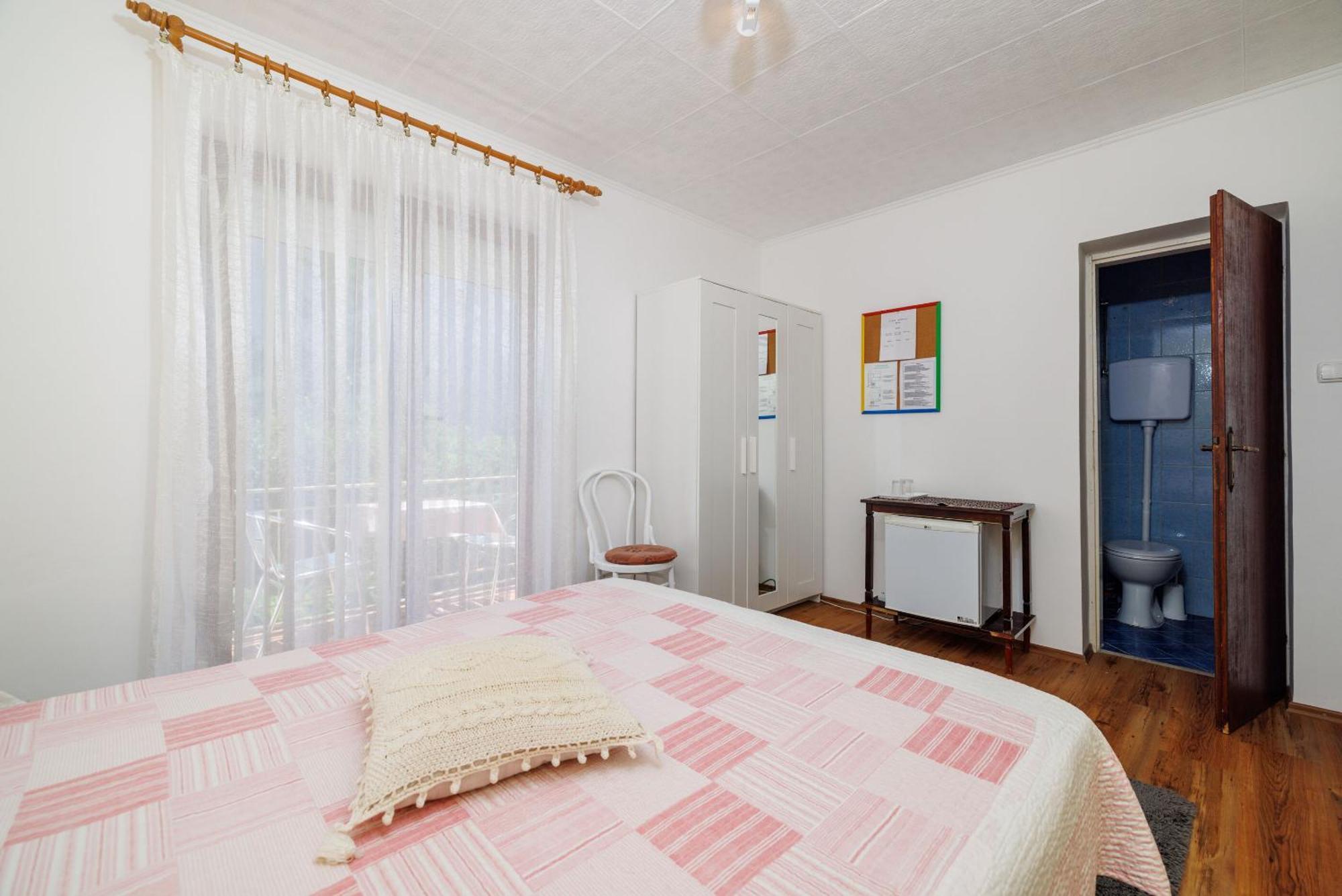 Apartments And Room Mirjana Dramalj Exterior photo