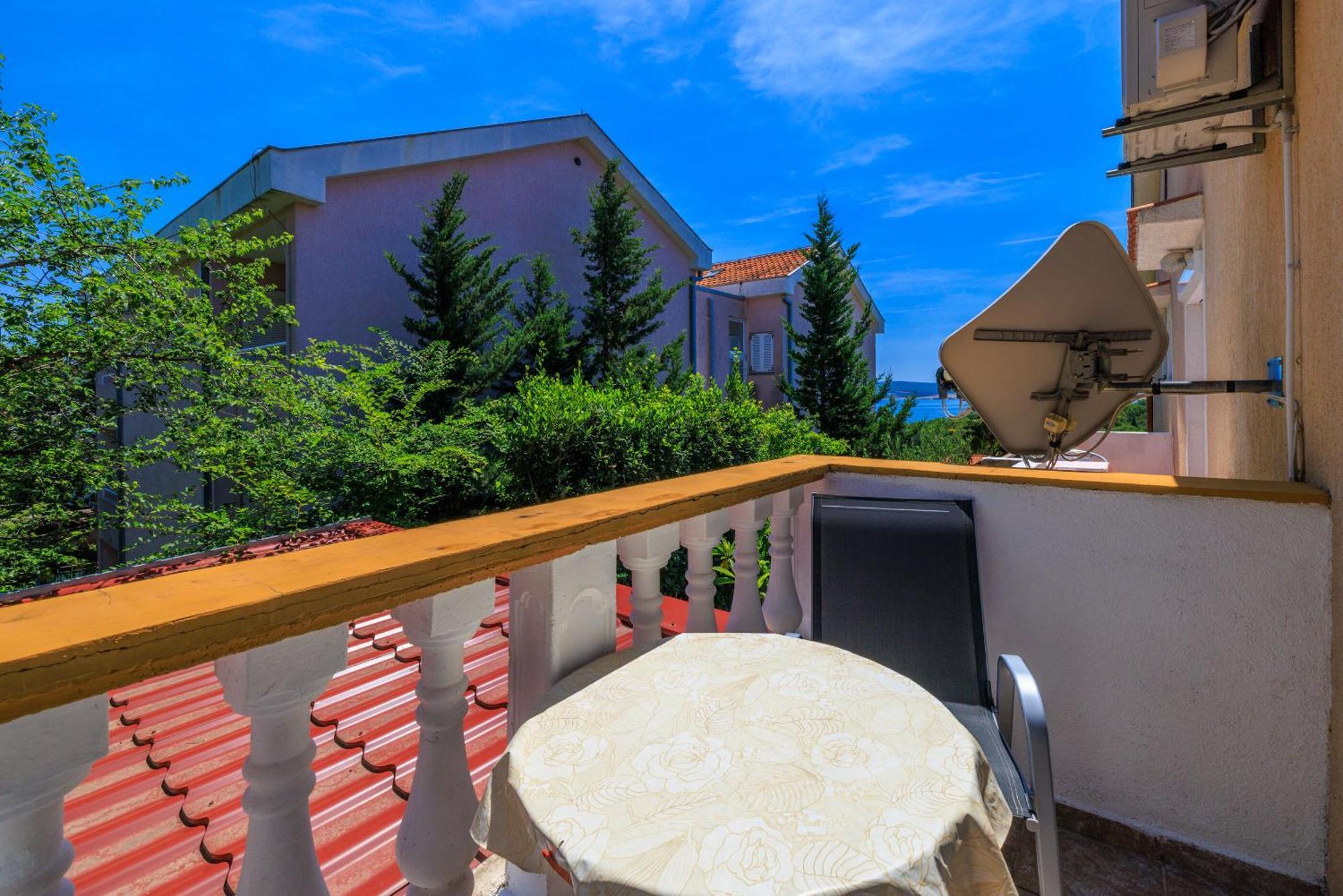 Apartments And Room Mirjana Dramalj Exterior photo