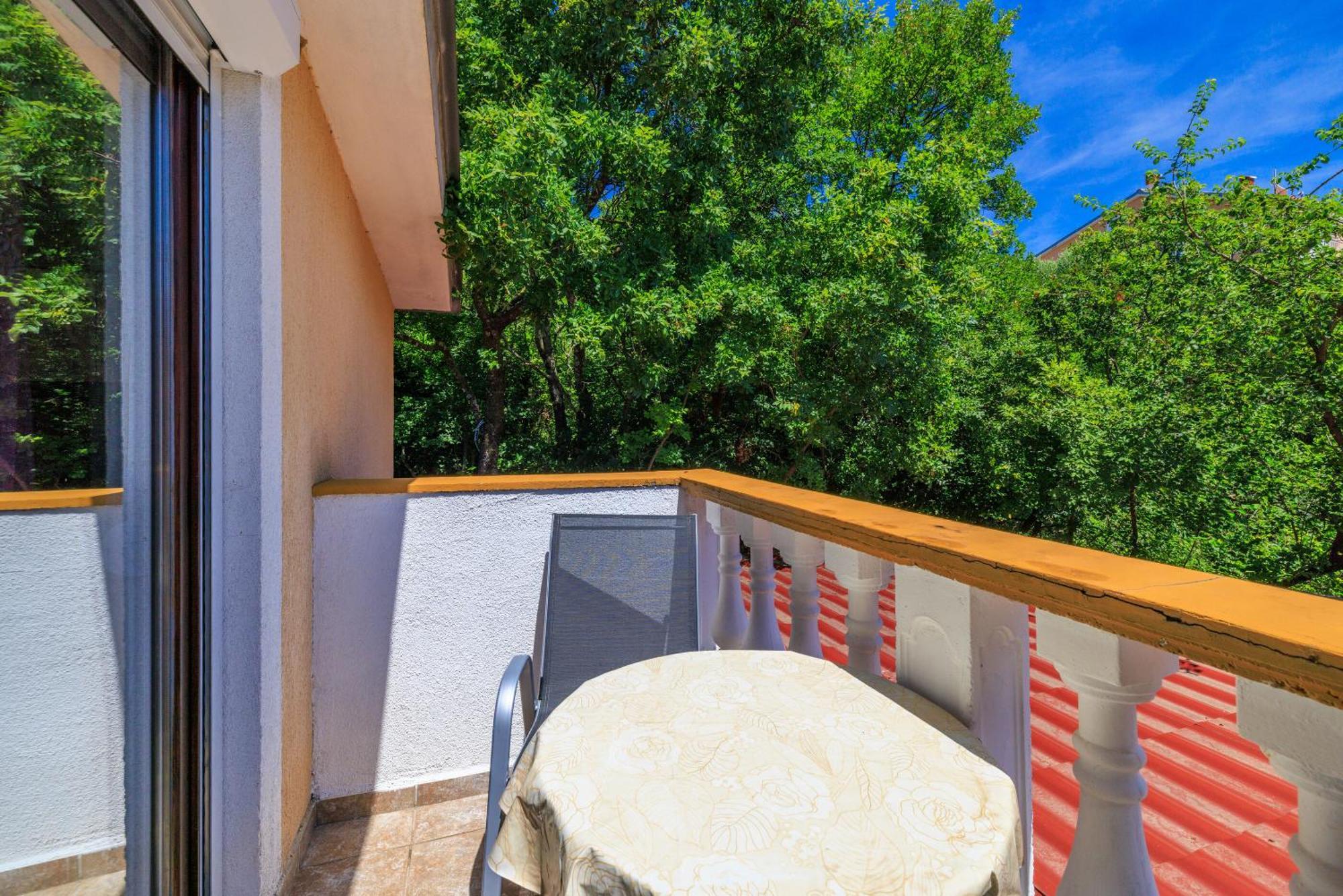 Apartments And Room Mirjana Dramalj Exterior photo