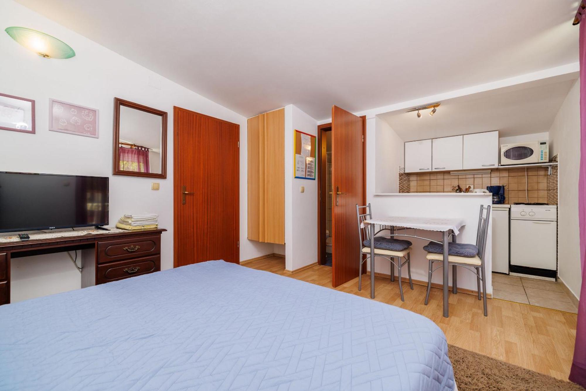 Apartments And Room Mirjana Dramalj Exterior photo