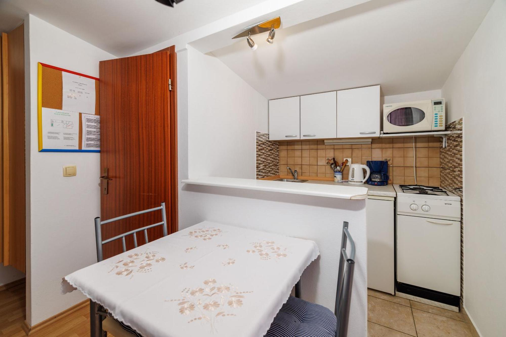 Apartments And Room Mirjana Dramalj Exterior photo