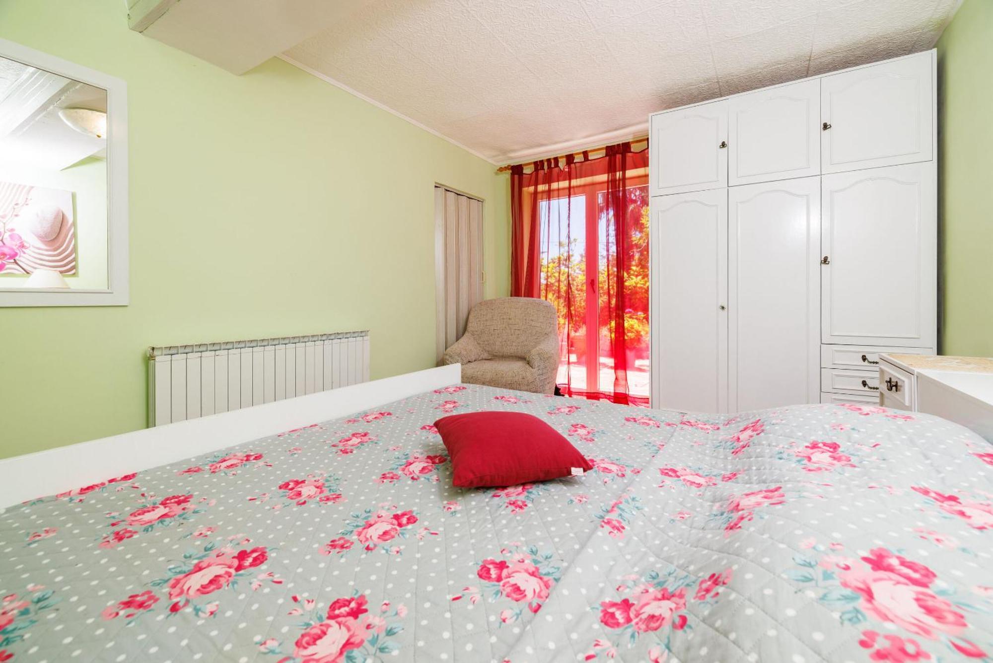 Apartments And Room Mirjana Dramalj Exterior photo