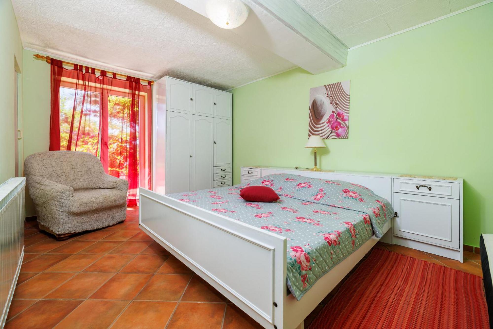 Apartments And Room Mirjana Dramalj Exterior photo