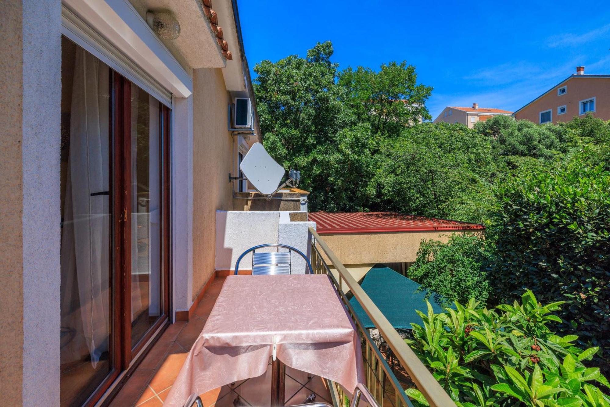 Apartments And Room Mirjana Dramalj Exterior photo