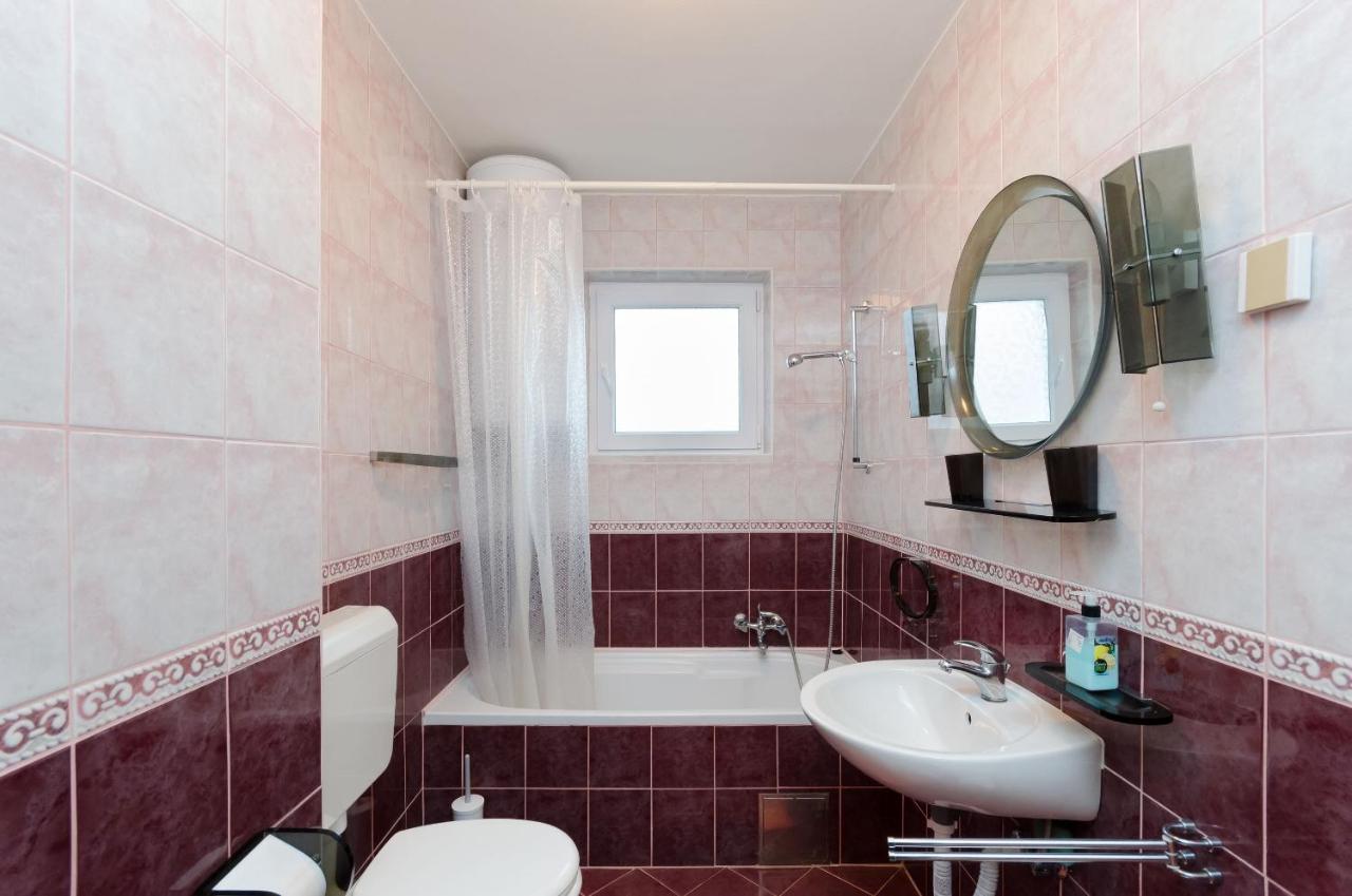 Apartments And Room Mirjana Dramalj Exterior photo